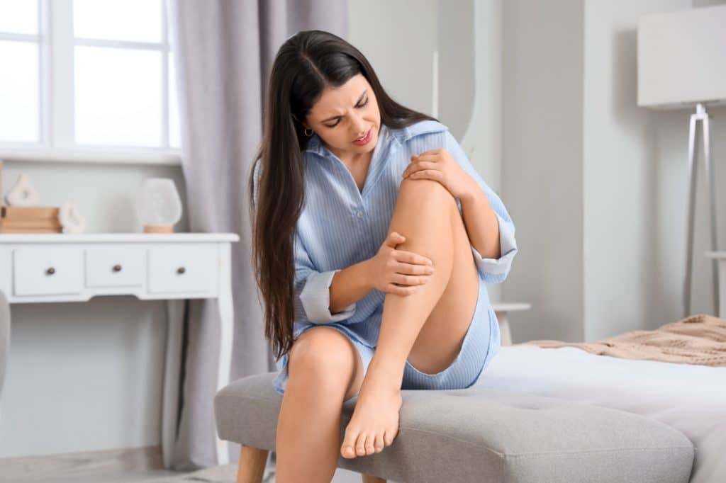 A woman suffers from knee and joint pain.